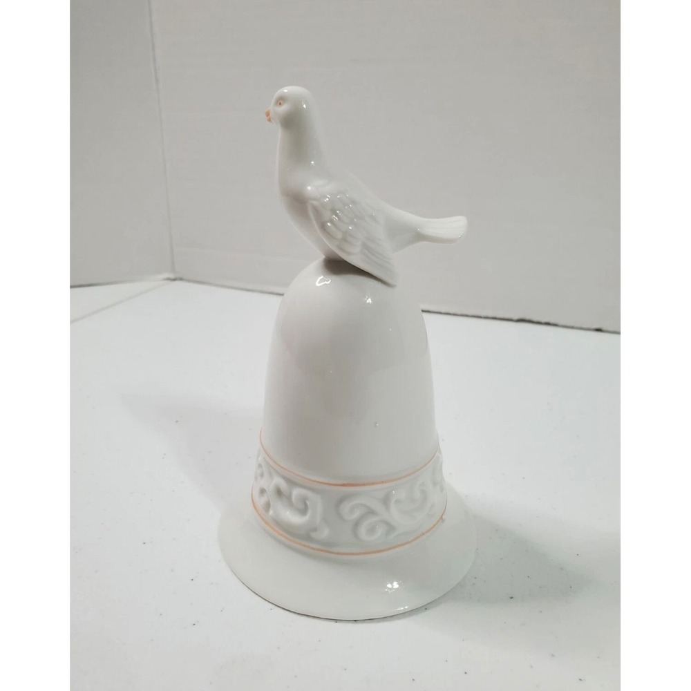 Vintage 1981 Avon Tapestry Collection White Porcelain Dove‎ Peace Bell Figurine